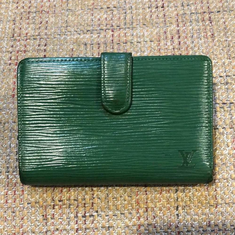 LOUIS VUITTON Green EPI Kiss Lock Wallet Porte Monnaie Viennois MI0966